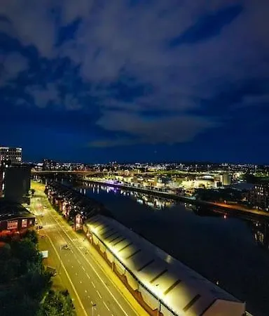 Luxurious Penthouse With Bar At Hydro & Secc Lägenhet *