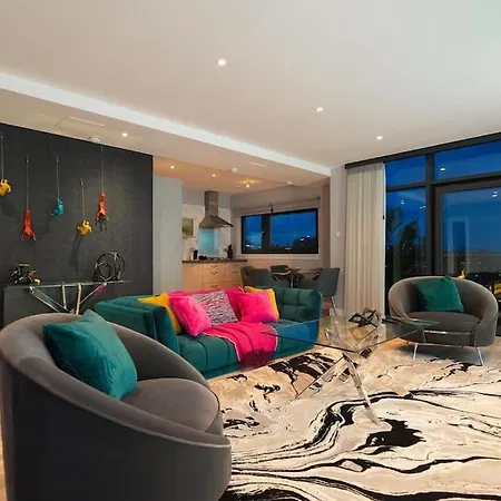 Luxurious Penthouse With Bar At Hydro & Secc * Glasgow