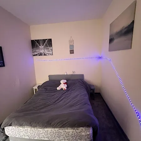 West End Gem In - Modern 1 Bed Апартаменты
