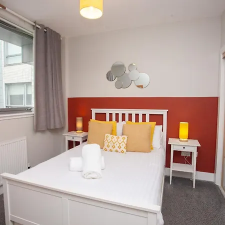 1 Bedroom Flat In The Heart Of Merchant Apartment Glasgow