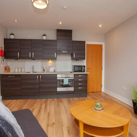 1 Bedroom Flat In The Heart Of Merchant *