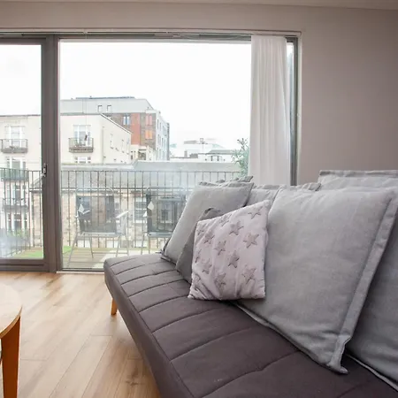 Apartment 1 Bedroom Flat In The Heart Of Merchant