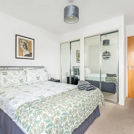 5 Bed Finnieston Skyhigh Duplex With Parking Glasgow