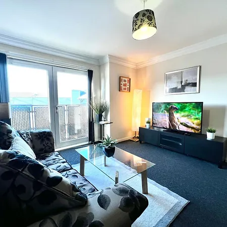 Stylish Modern Flat With Juliet Balcony & Parking Apartmán Glasgow