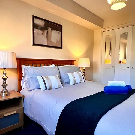 Apartmán Stylish Modern Flat With Juliet Balcony & Parking *