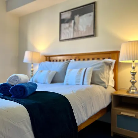 Stylish Modern Flat With Juliet Balcony & Parking Apartmán