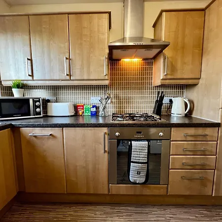 Stylish Modern Flat With Juliet Balcony & Parking *