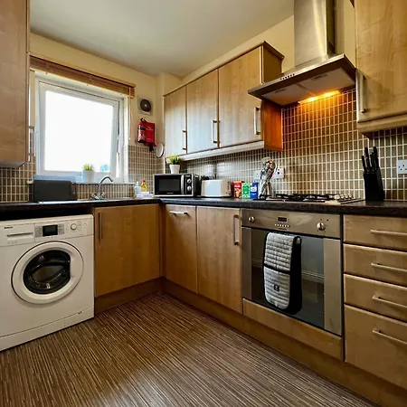 Stylish Modern Flat With Juliet Balcony & Parking *