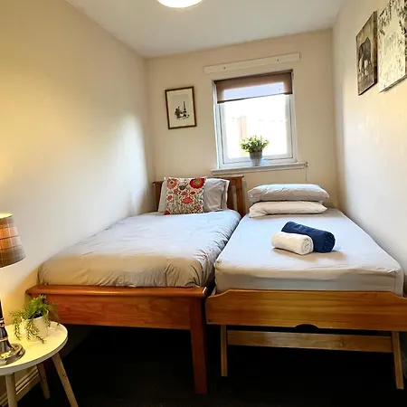 Stylish Modern Flat With Juliet Balcony & Parking *