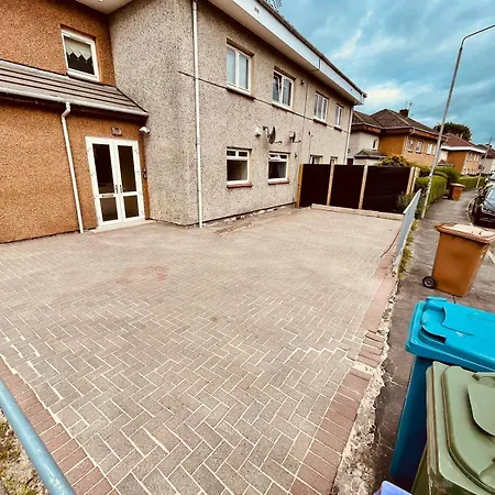 Апартаменты Large 3 Bed, Great For Contractors, With Private Parking Глазго
