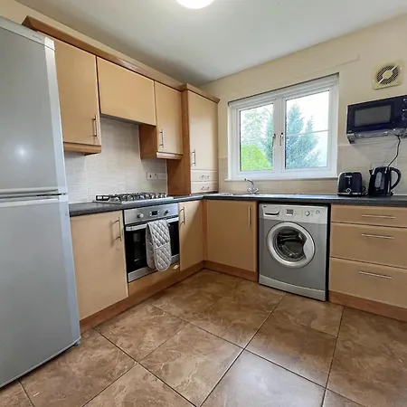 Villa - Entire House - Free Parking , Free Super Fast Wifi , Private Garden & Parking Security *