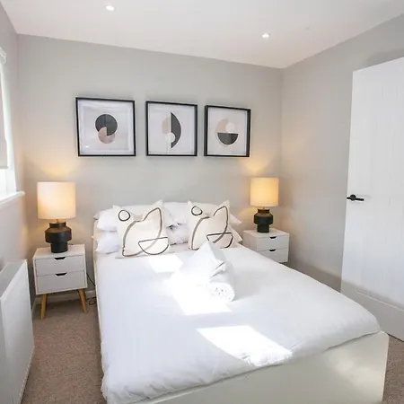 Stylish And Modern 2 Bed House Glasgow