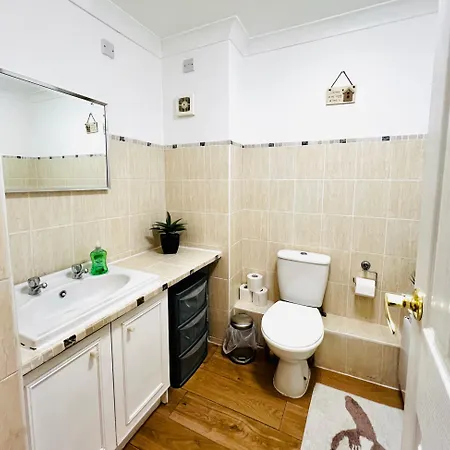 Cityview Retreat - 2-bed - Free Parking 아파트 *