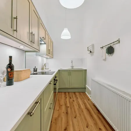 Woodford Street * Glasgow