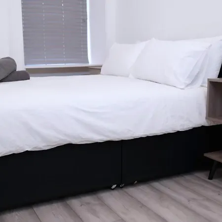 Recently Refurbished 2 Bedroom Apartment! * Glasgow