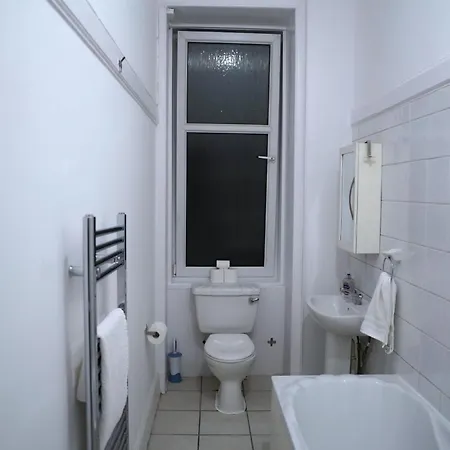 Apartment Recently Refurbished 2 Bedroom Apartment! *