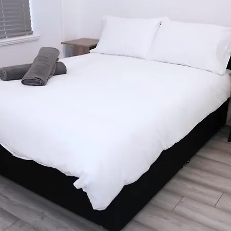 Apartment Recently Refurbished 2 Bedroom Apartment!