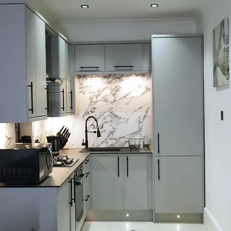 Recently Refurbished 2 Bedroom Apartment! Apartment Glasgow
