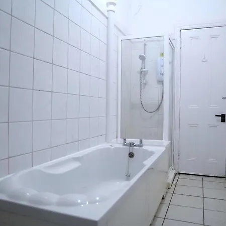 Recently Refurbished 2 Bedroom Apartment! Apartment