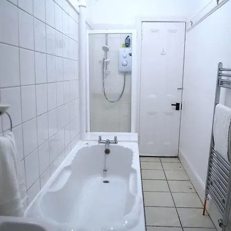 Apartment Recently Refurbished 2 Bedroom Apartment!