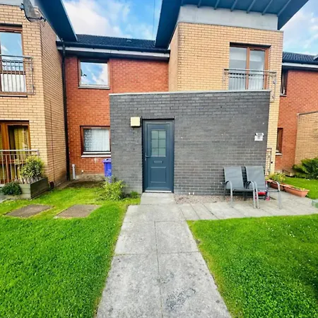 2 Bed Entire Upper Flat In Lejlighed