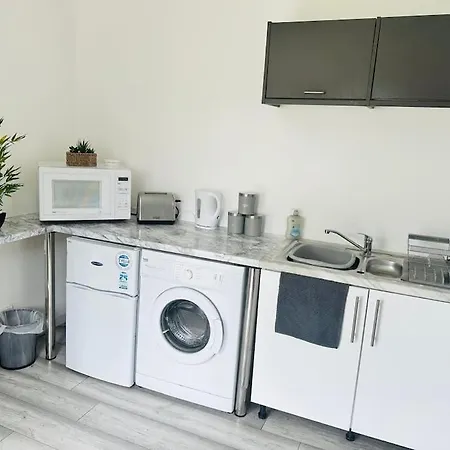 Апартаменты Entire Private 1 Bedroom - Guest In *