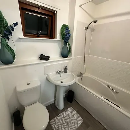 2 Bed Entire Upper Flat In