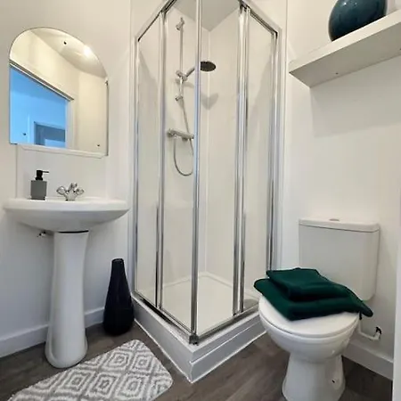 2 Bed Entire Upper Flat In Lejlighed