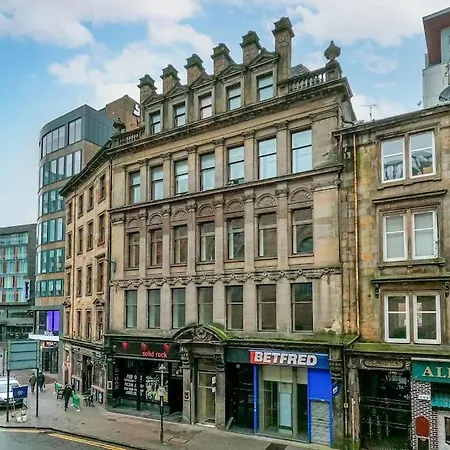 Bright And Duplex In Centre *