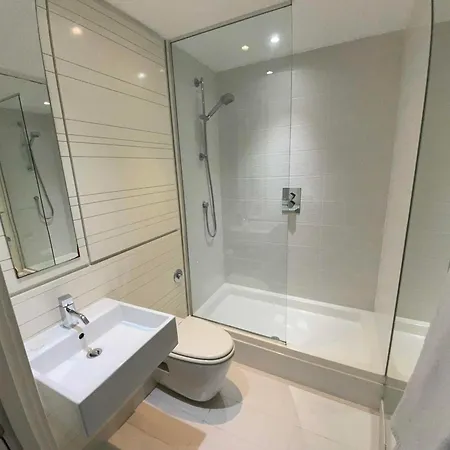 Harbour River West End Апартаменты *