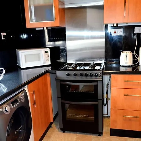 3 Bedroom - Free Parking & Wifi 350mbps * Γλασκώβη