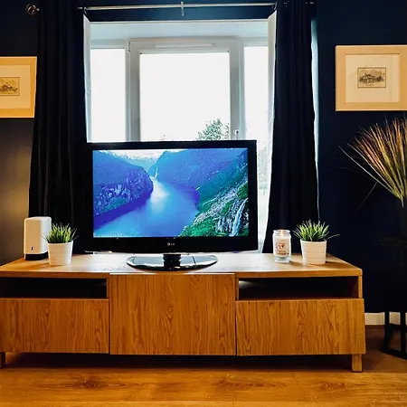Ground Floor Flat With Free Parking & Wifi 公寓