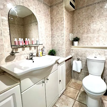 Ground Floor Flat With Free Parking & Wifi 아파트 글라스고