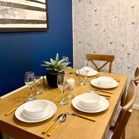 Ground Floor Flat With Free Parking & Wifi 公寓
