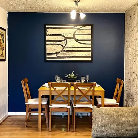 Ground Floor Flat With Free Parking & Wifi