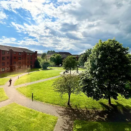 Apartment Ground Floor Flat With Free Parking & Wifi Glasgow