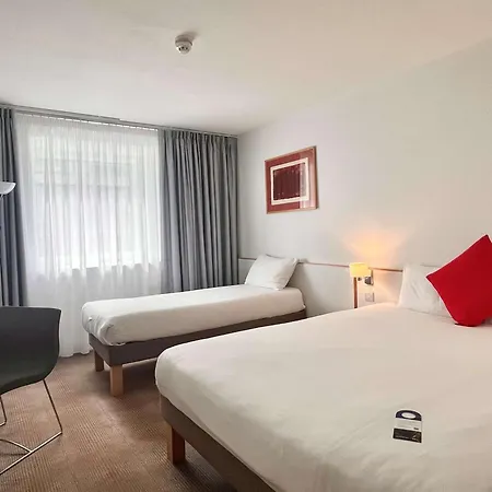 מלון Novotel Centre 4*