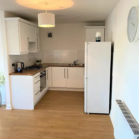 Mathieson - 2 Bedrooms * Глазго