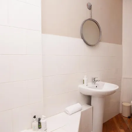 Beautiful 2 Bed Rose St