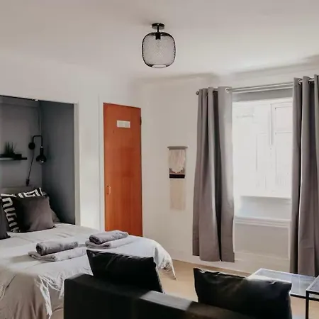 - 1 Bedroom Апартаменты Глазго