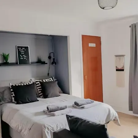 - 1 Bedroom Апартаменты Глазго