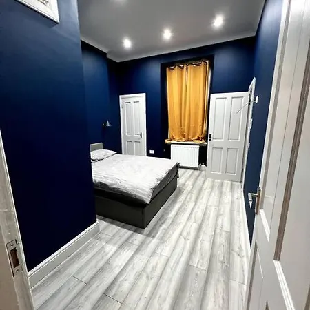 Lägenhet Queens Park Area, Beautiful Vibrant Ground Floor Lovely Glasgow