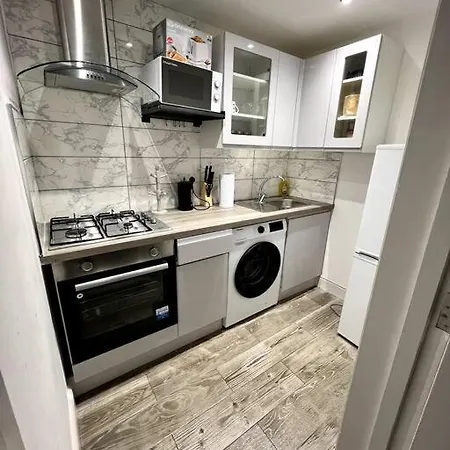 Queens Park Area, Beautiful Vibrant Ground Floor Lovely *