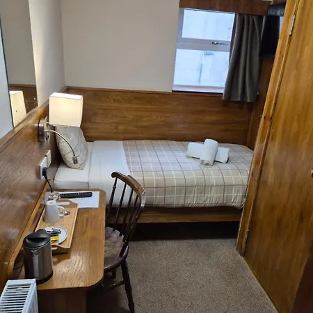 Douglas Hotel 3*