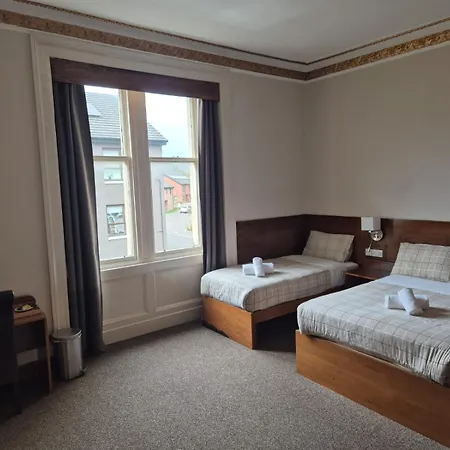 Douglas Hotel 3*