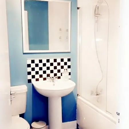 Bearsden Road Apartment *