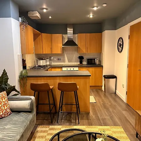 Stylish 2 Bed Retreat Apartament