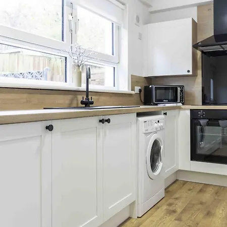 2 Bdr House By Caledonia Luxe Short Lets & Serviced * Glasgow