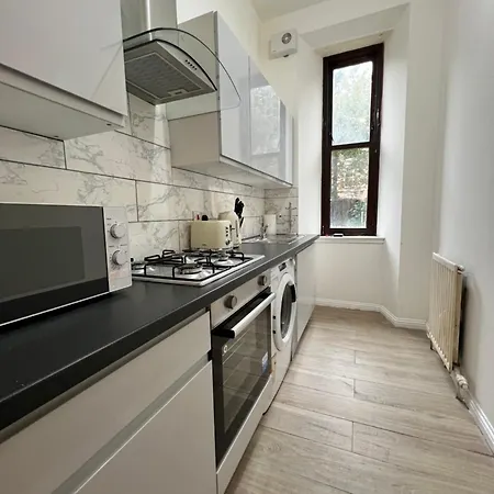 Apartment Garturk Street Bright Modern Ground Floor Flat Queens Park Strathbungo Area Glasgow
