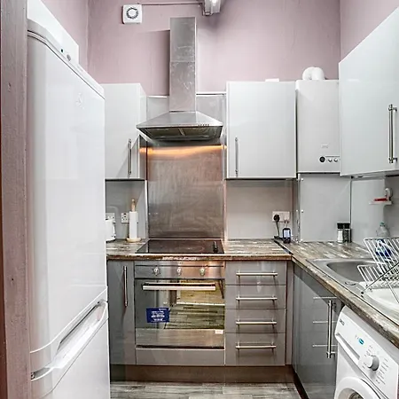 Charming 2 Bed In The Heart Of The West End *